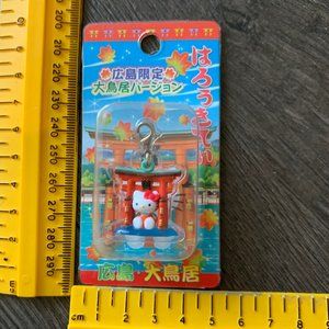 2007 HELLO KITTY TORII GATE CELL CHARM